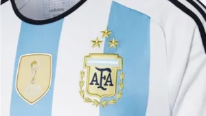 qatar-2022-argentina-camiseta-seleccion-3-estrellaspng